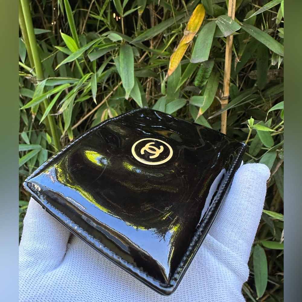 Genuine CHANEL dark brown compact patent leather credit card holders wallet